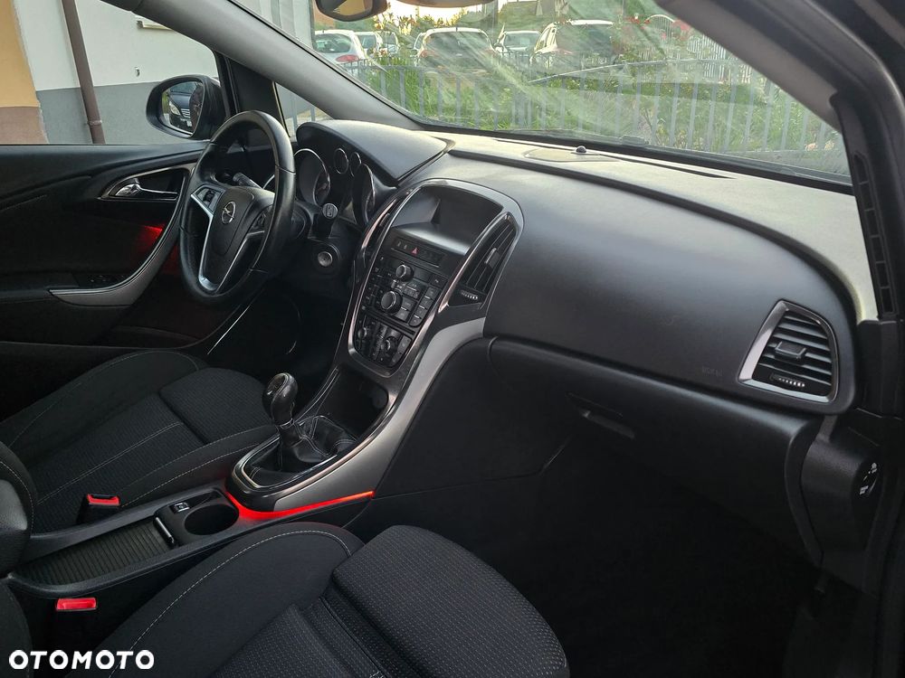 Opel Astra 1.4 Turbo Cosmo - 25