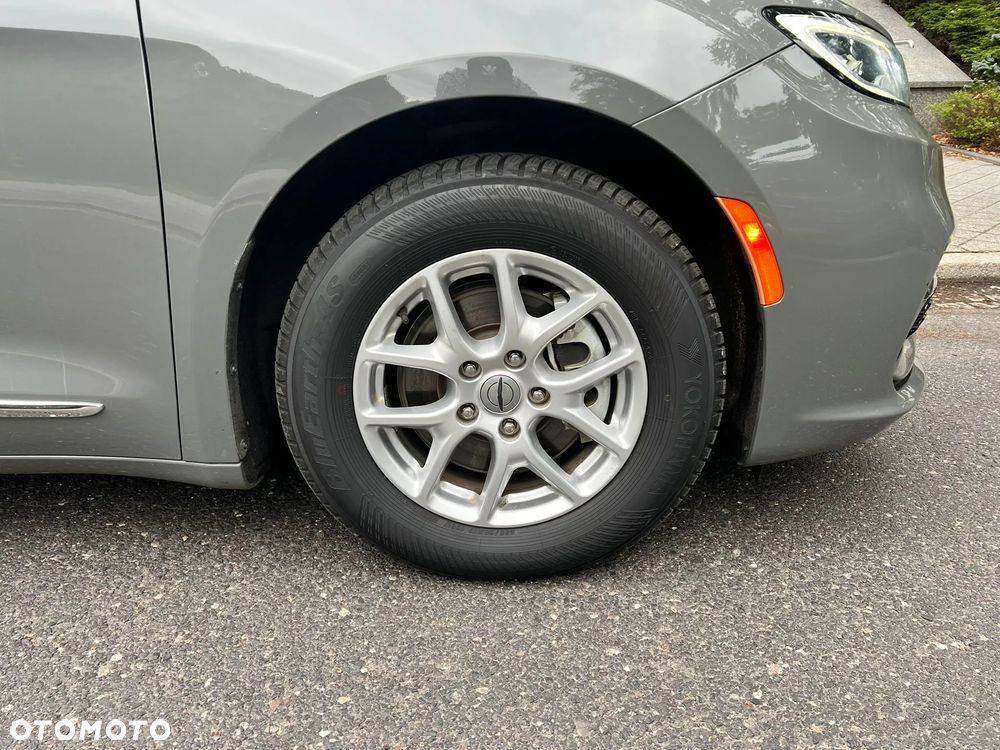 Chrysler Pacifica - 5