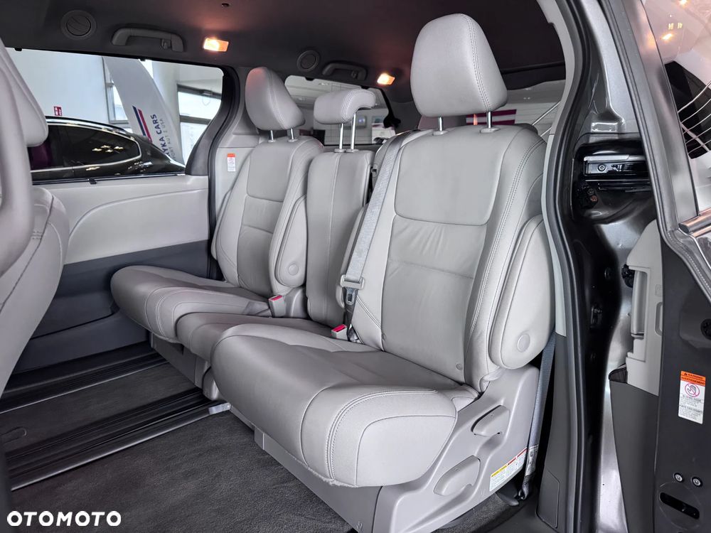 Toyota Sienna 3.5 V6 - 8