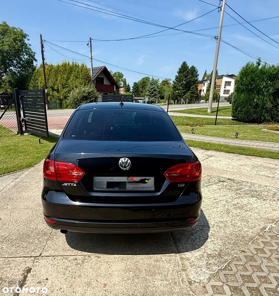 Volkswagen Jetta - 2