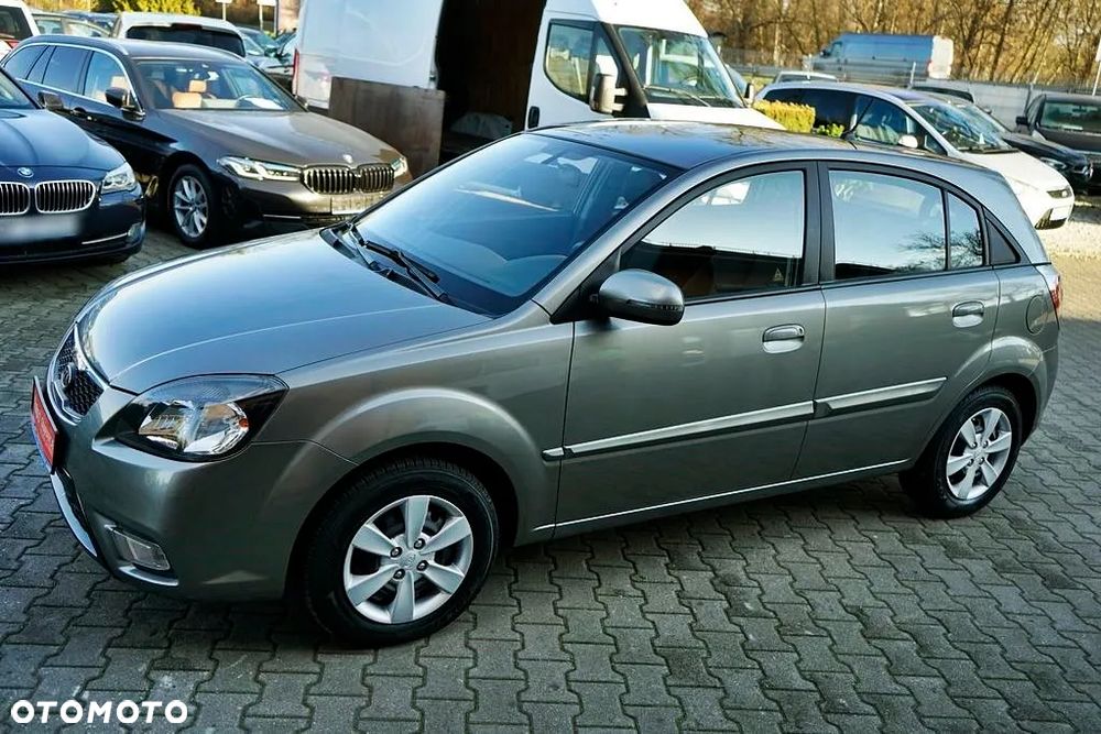 Kia Rio - 8
