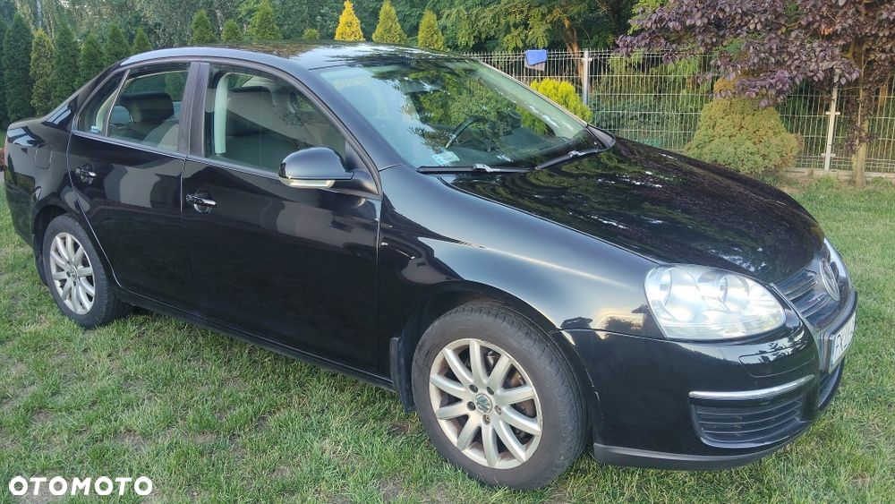 Volkswagen Jetta - 1