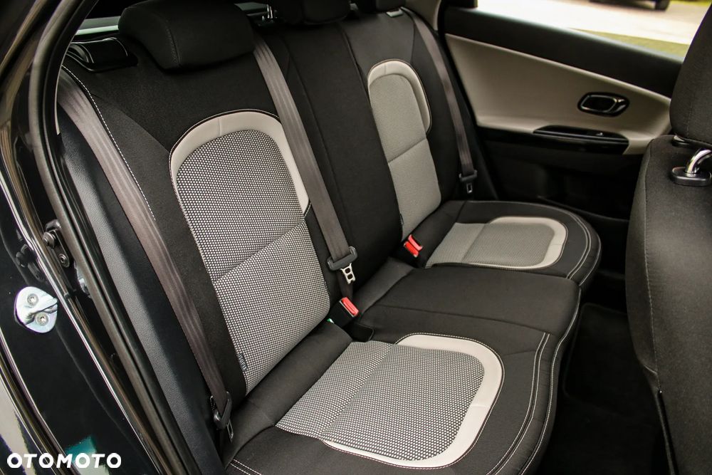 Kia Ceed 1.6 CRDi 128 Platinum Edition - 24