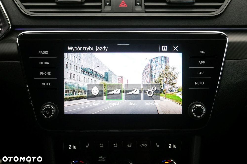 Skoda Superb 2.0 TDI SCR Sportline DSG - 23