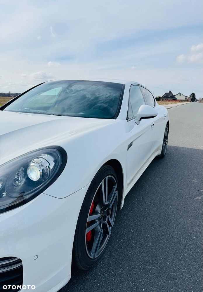 Porsche Panamera - 4