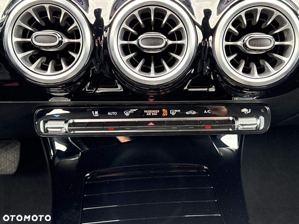 Mercedes-Benz CLA - 21