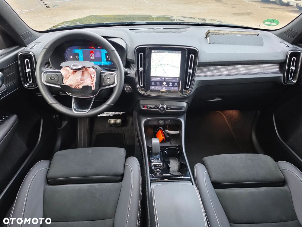 Volvo XC 40 B4 B DKG Ultra Black Edition - 24