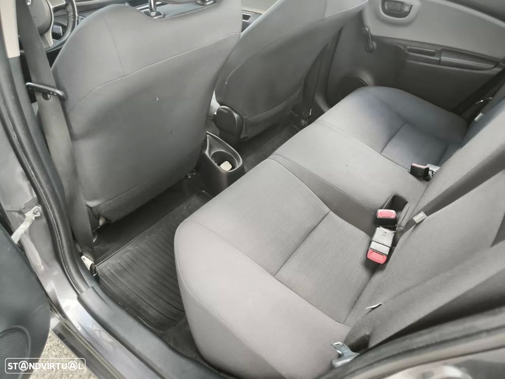 Toyota Yaris 1.4 D-4D ACtive+AC — fotografia 31