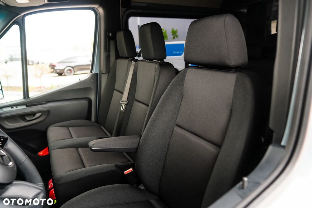 Mercedes-Benz Sprinter - 9