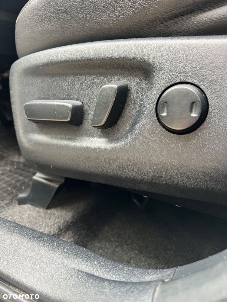 Toyota Prius+ (Hybrid) Comfort - 12
