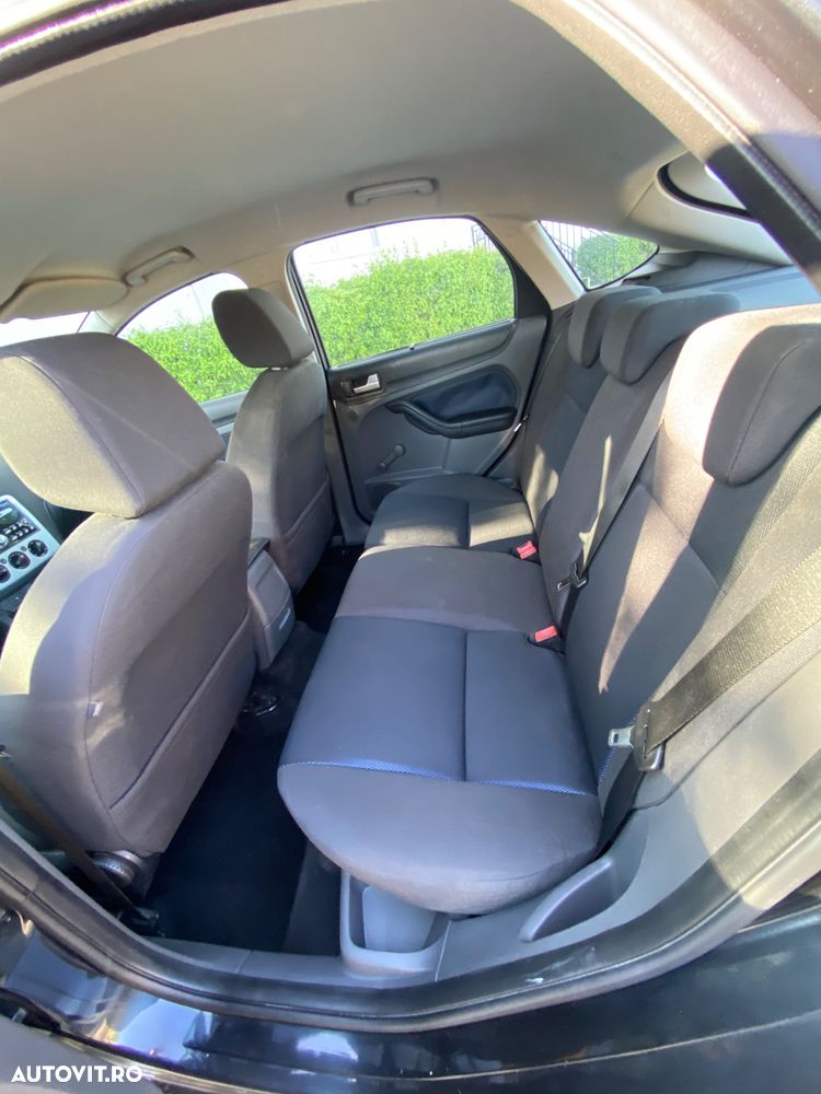 Ford Focus 1.6 Ambiente - 16