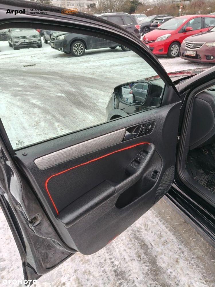 Volkswagen Jetta - 7