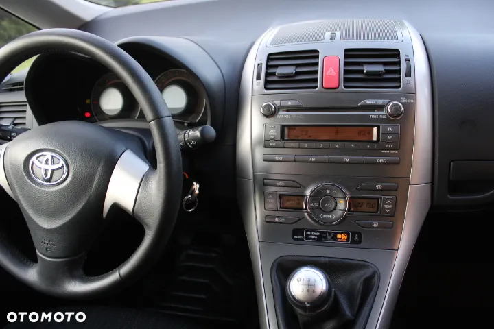 Toyota Auris 1.33 VVT-i Premium + - 26