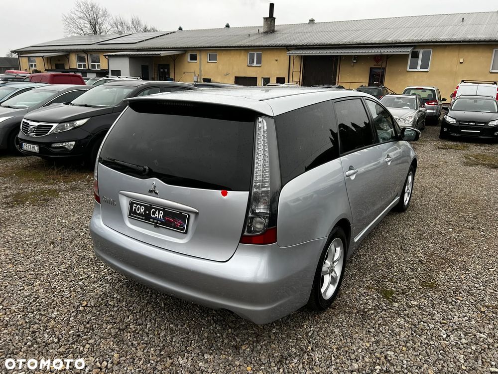 Mitsubishi Grandis 2.4 Intense - 4