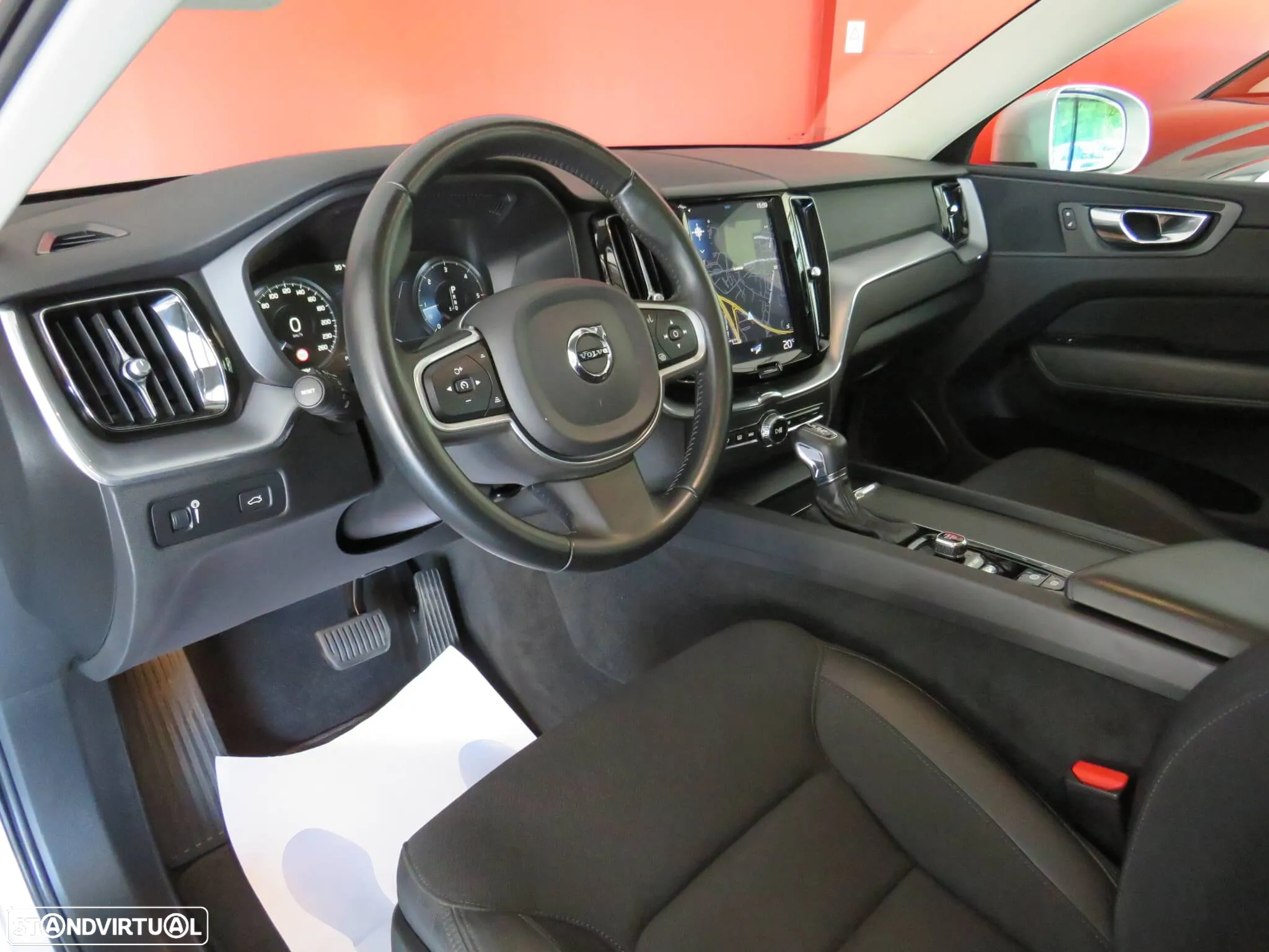 Volvo XC 60 2.0 D4 Momentum Plus Geartronic - 19