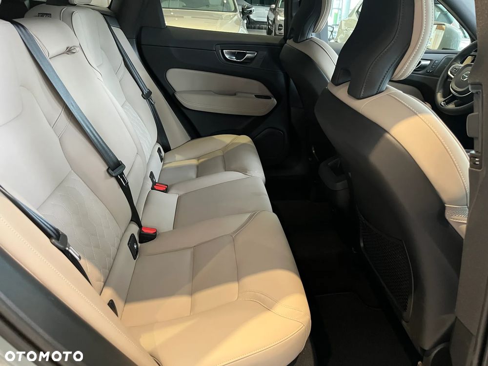 Volvo XC 60 B5 B AWD Plus Bright - 14