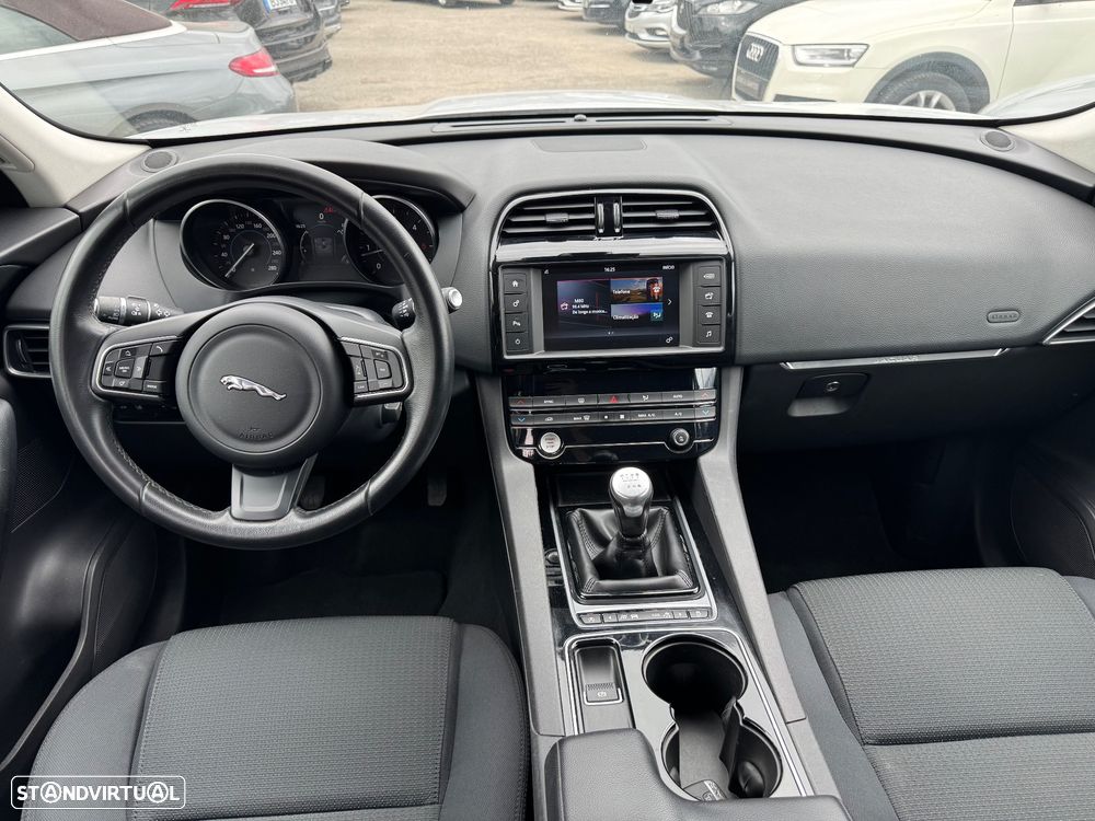 Jaguar F-Pace 2.0 i4D Pure - 13