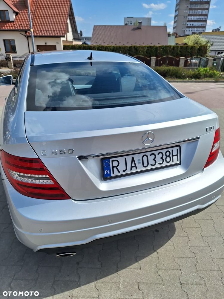 Mercedes-Benz Klasa C 250 CDI DPF BlueEFFICIENCY 7G-TRONIC Edition 1 - 37