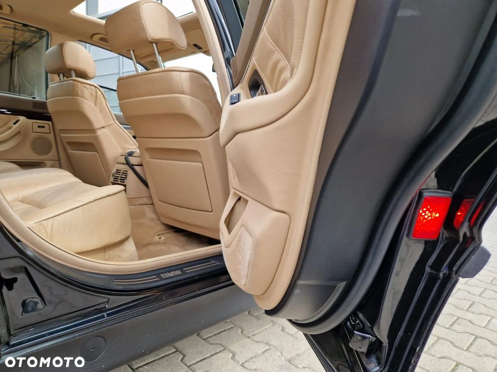 BMW Seria 7 740i - 32