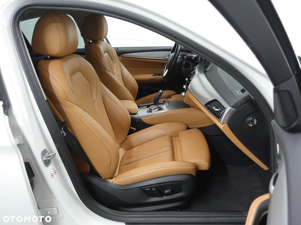 BMW Seria 5 520d xDrive Luxury Line - 24