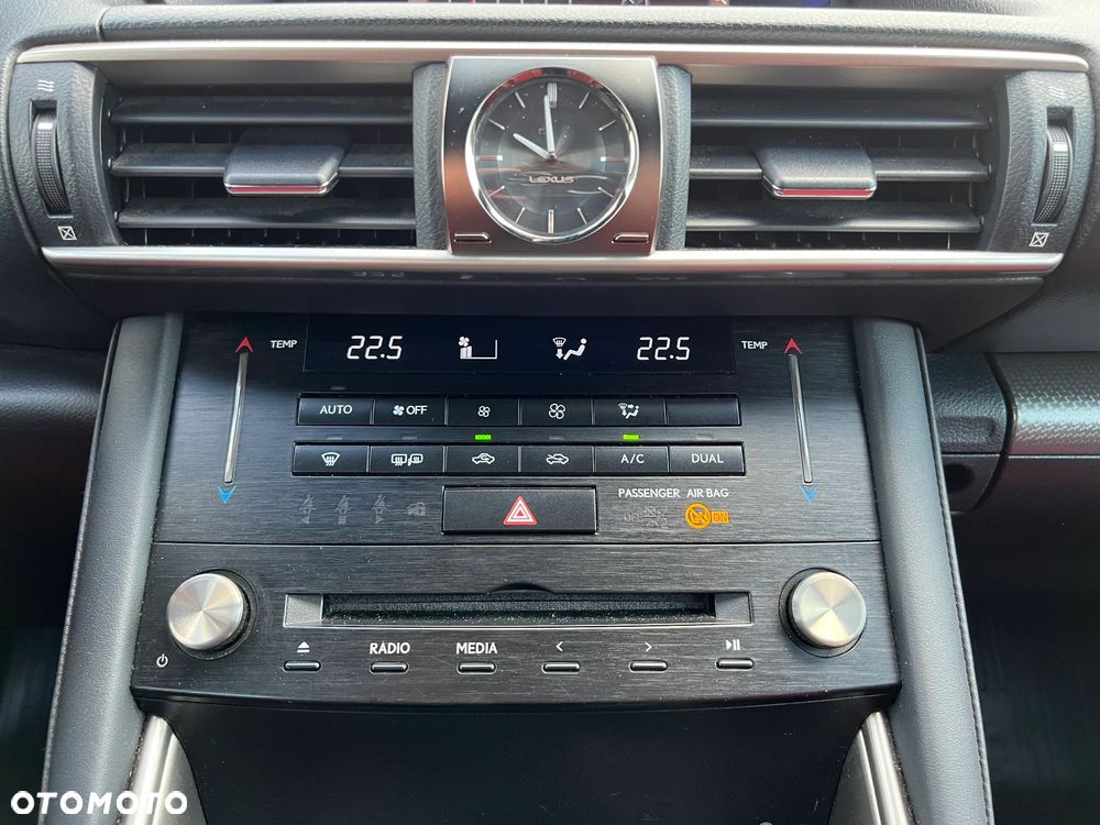 Lexus IS 200t / 300 F Sport - 21