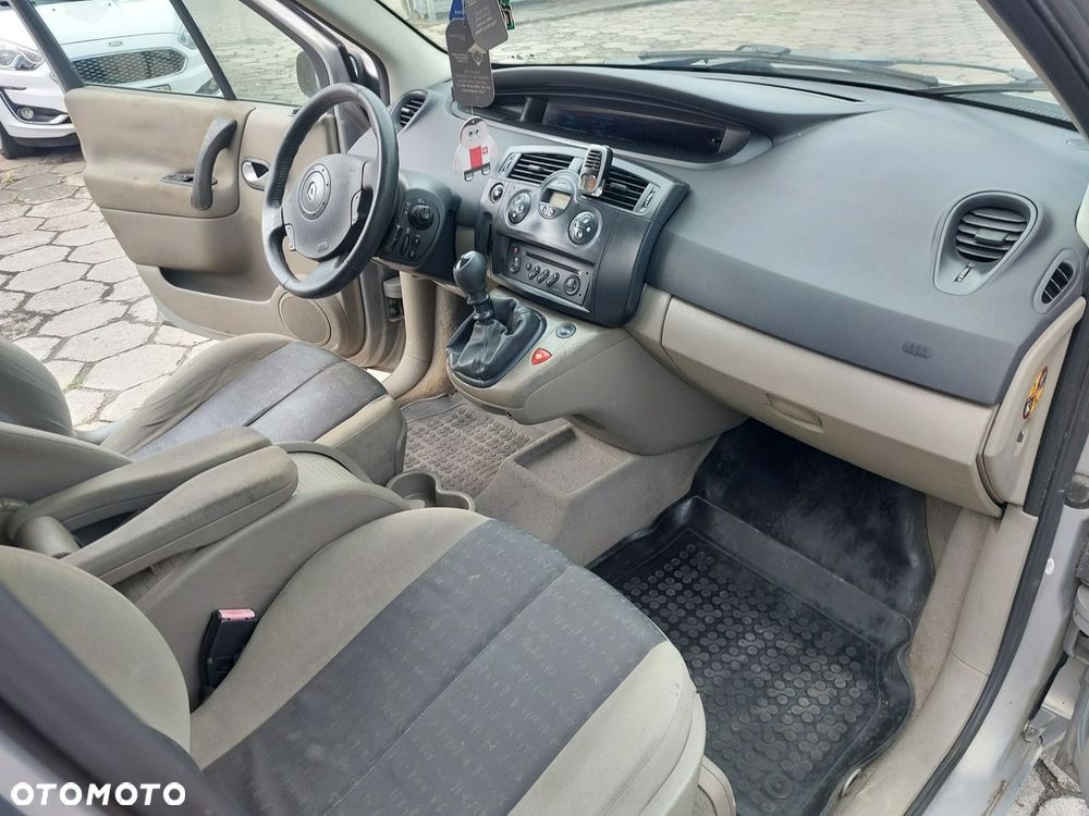Renault Grand Scenic - 13