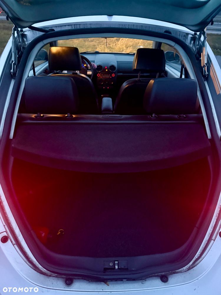 Volkswagen New Beetle - 9