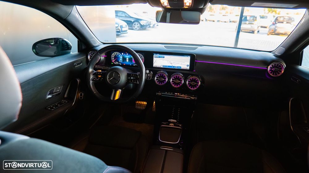 Mercedes-Benz A 200 Limousine AMG Line Aut. - 23