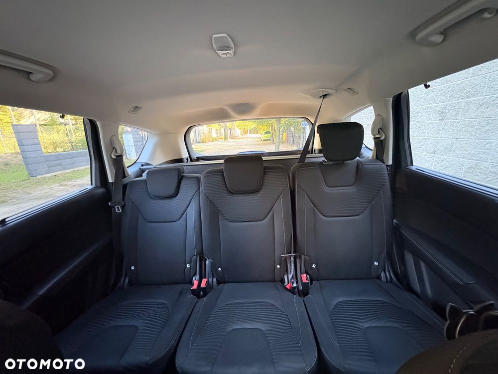 Ford S-Max - 11