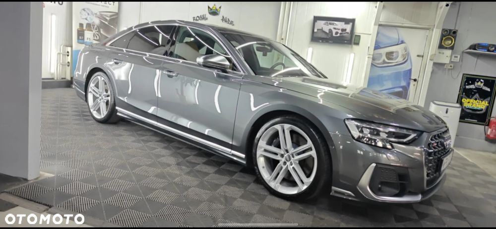 Audi S8 - 1