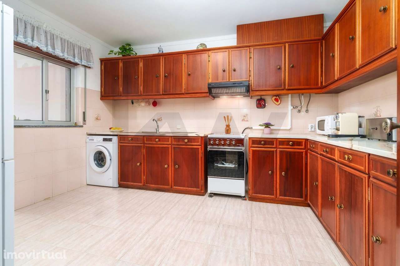 Apartamento T3 com Áreas Generosas e Garagem Box – São Brás de Alpor - Grande imagem: 4/24