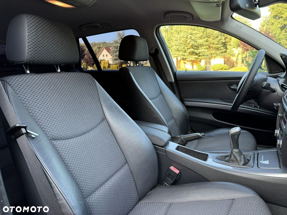 BMW Seria 3 320d xDrive - 32