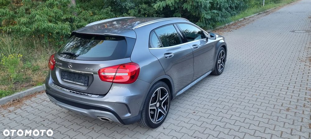 Mercedes-Benz GLA 250 4Matic 7G-DCT AMG Line - 18
