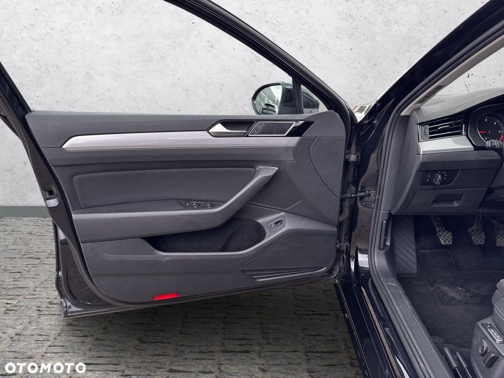 Volkswagen Passat - 10