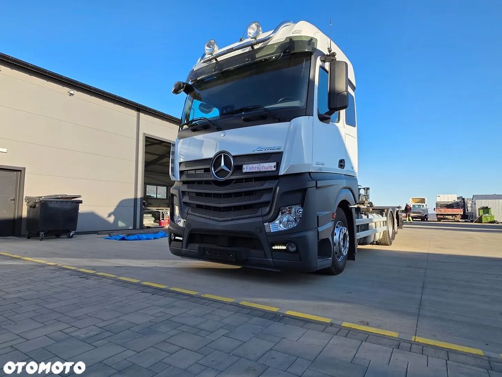 Mercedes-Benz ACTROS - 3