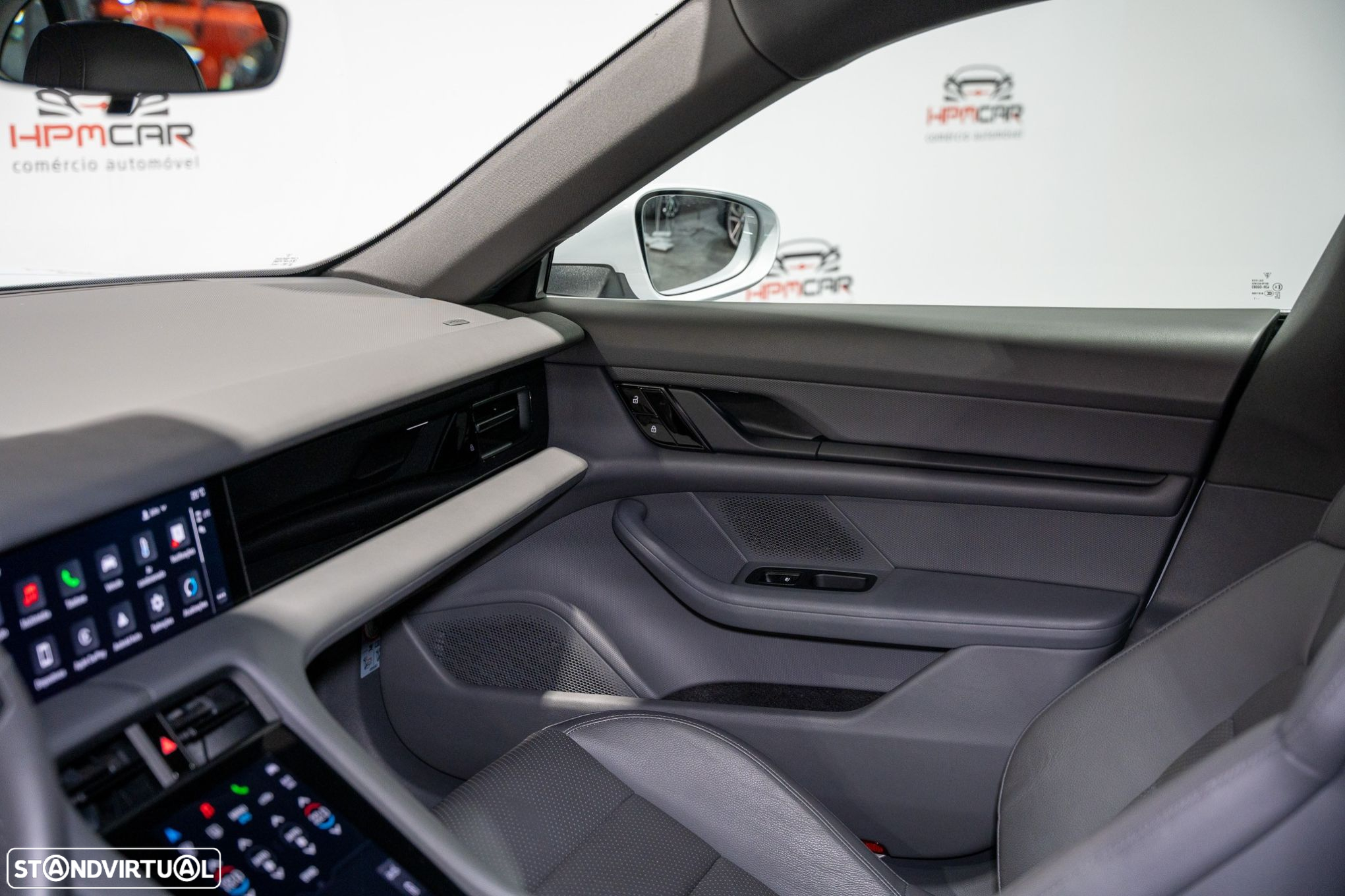 Porsche Taycan Cross Turismo 4S - 38