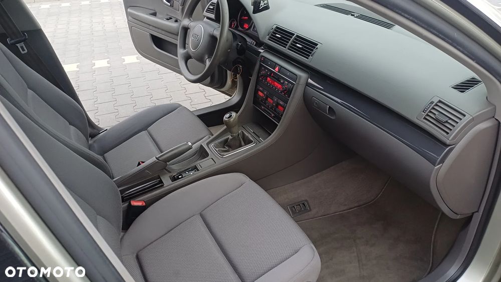 Audi A4 Limousine - 32