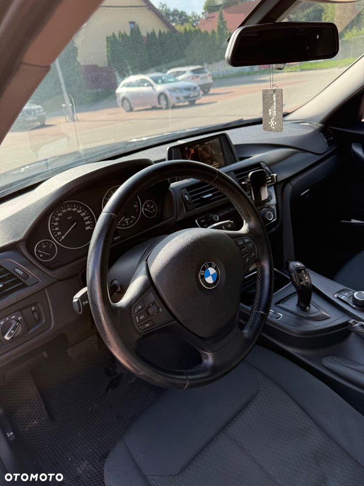 BMW Seria 3 318i Advantage - 12