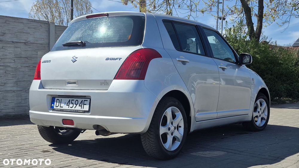 Suzuki Swift - 4