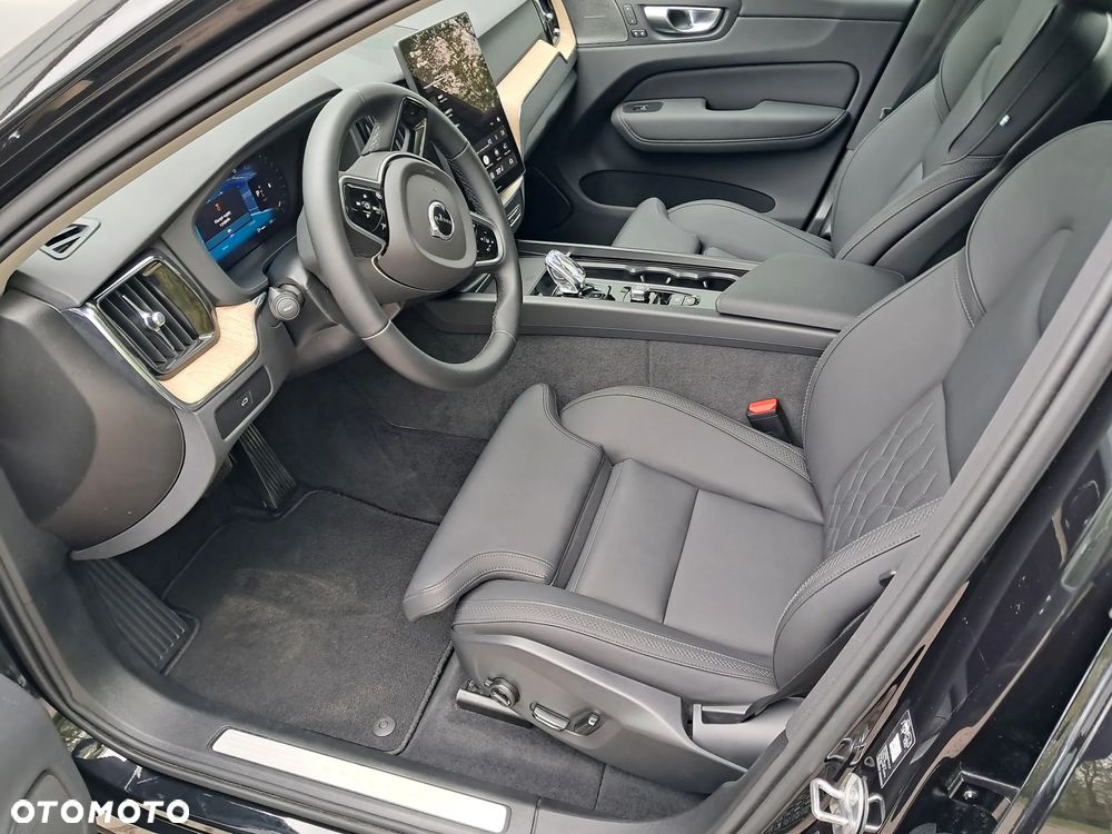 Volvo XC 60 B5 B AWD Plus Dark - 12