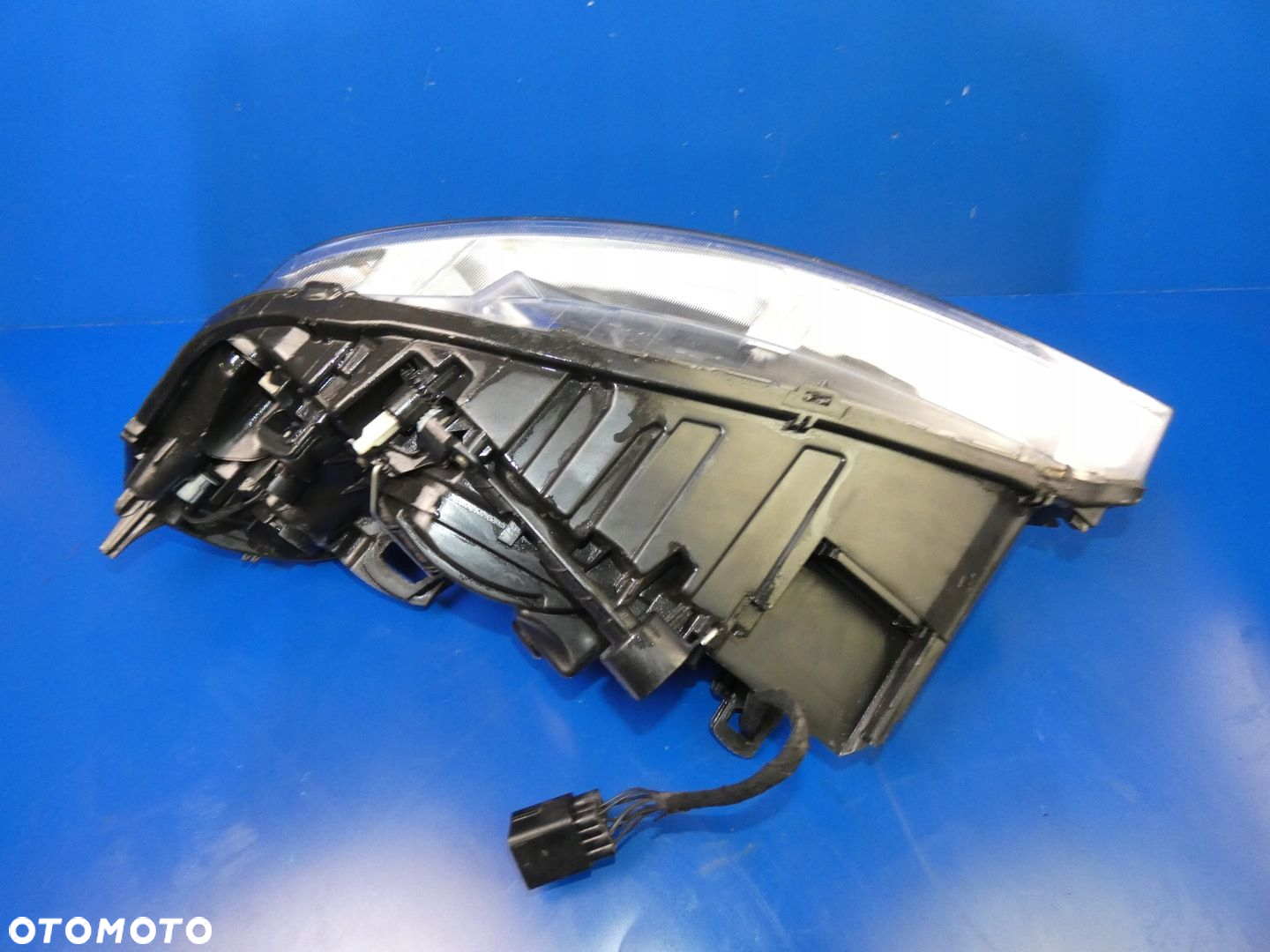 VOLVO XC60 I LAMPA PRAWY PRZÓD ZWYKŁA H7 - 4