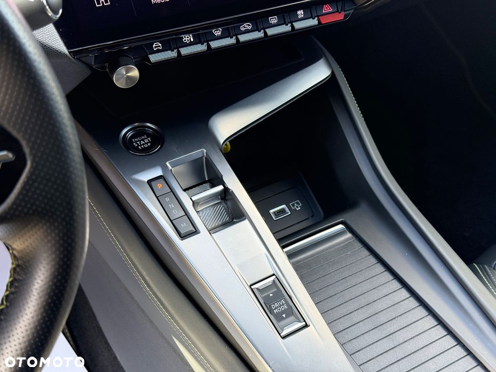 Peugeot 308 BlueHDi 130 EAT8 GT EXCLUSIVE - 25