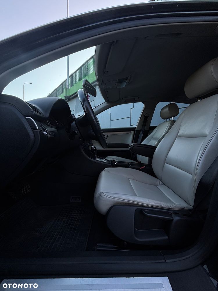 Audi A4 Limousine - 10