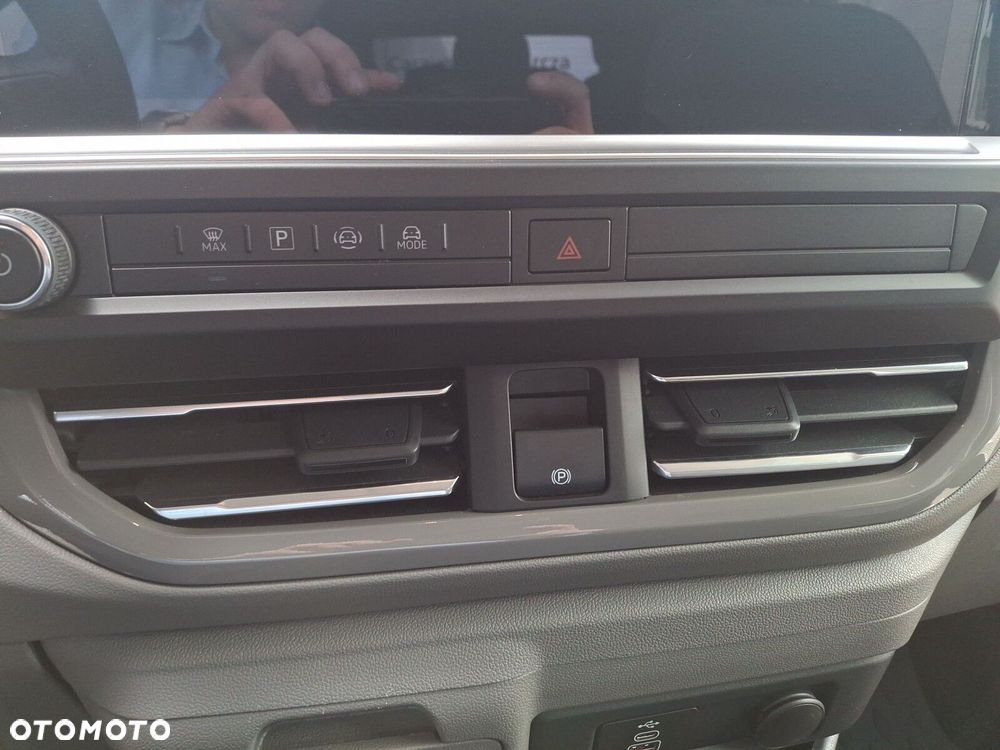 Volkswagen Caravelle - 34