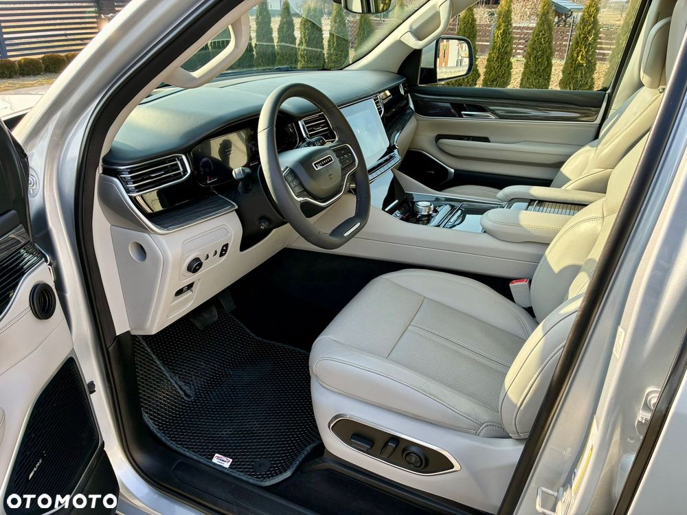 Jeep Wagoneer - 11