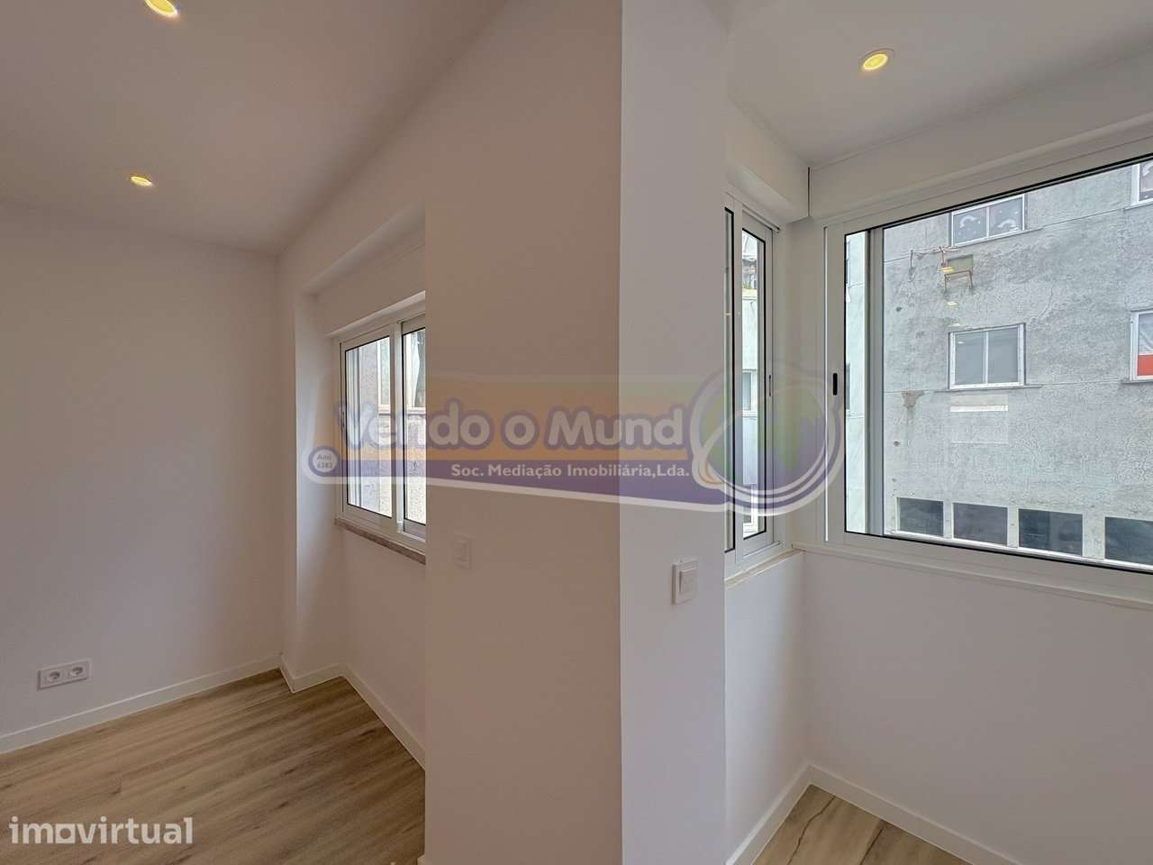 Apartamento T2 em Queluz (LXSIN025) - Grande imagem: 2/31