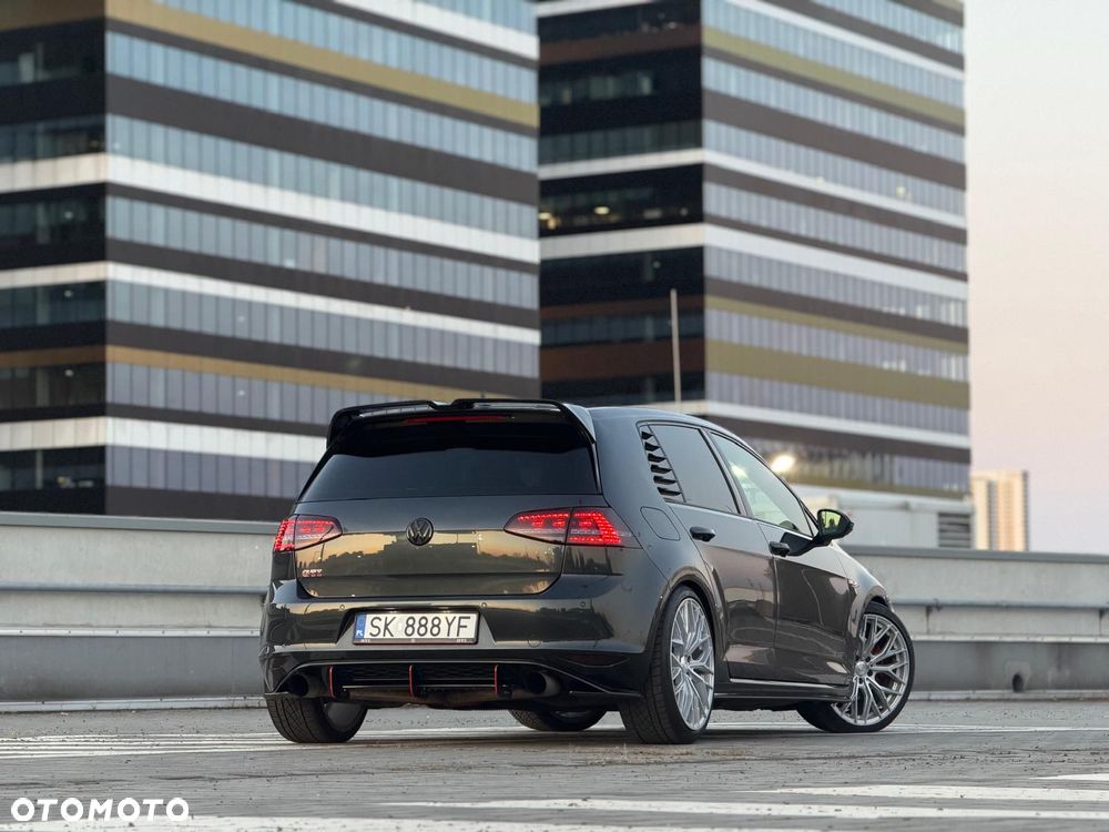 Volkswagen Golf - 12