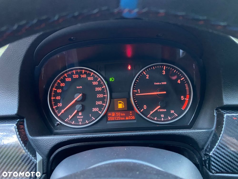 BMW Seria 3 318d DPF Edition Exclusive - 24