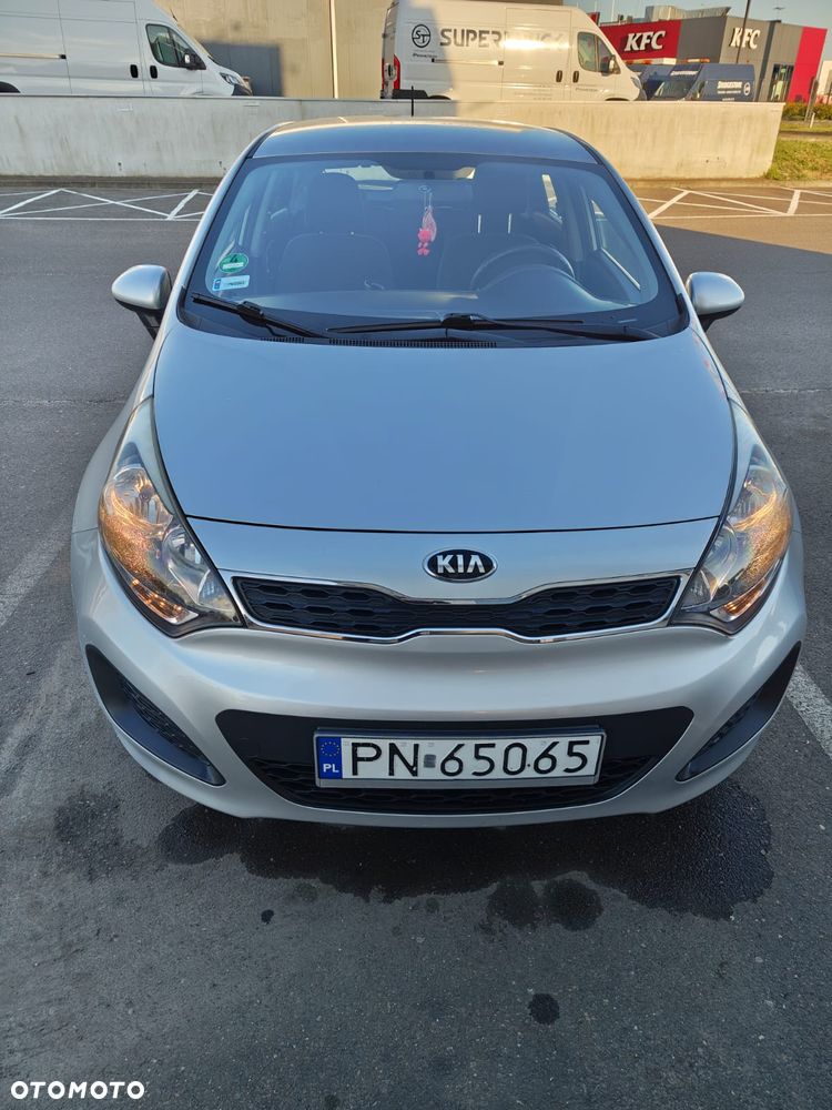 Kia Rio 1.2 L - 3
