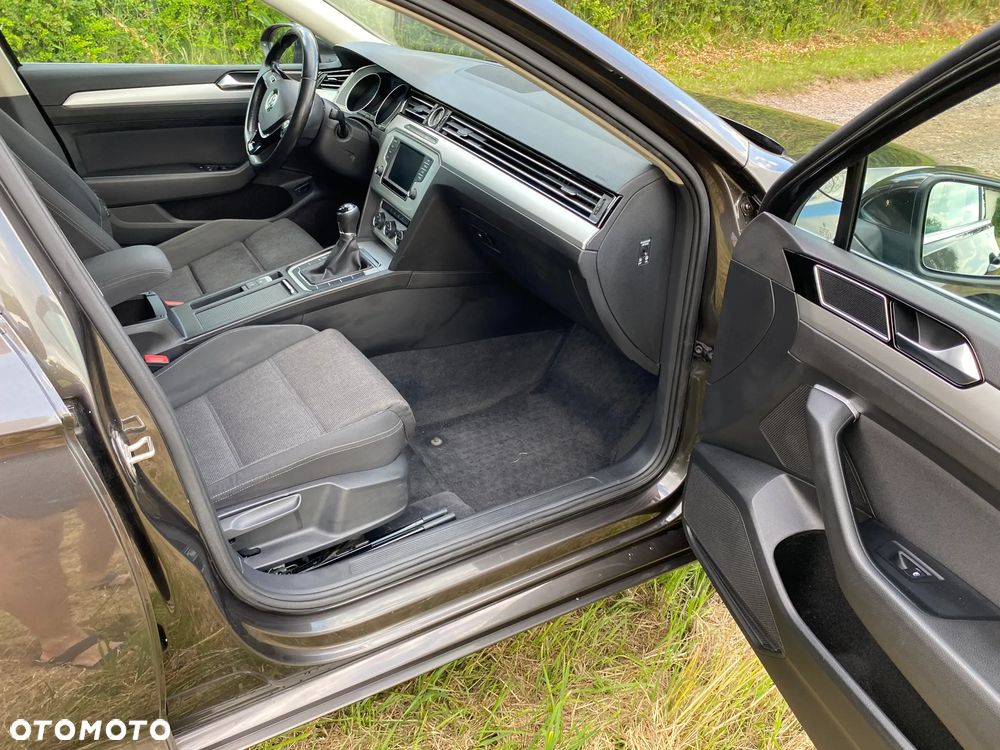 Volkswagen Passat - 22